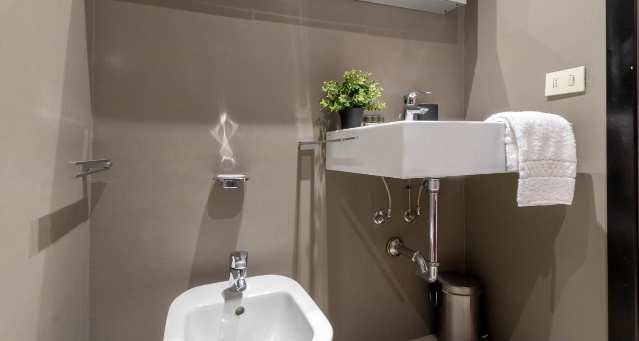 Joivy Spacious 1 Bedroom Apt Near S Agostino Metro Milaan Buitenkant foto